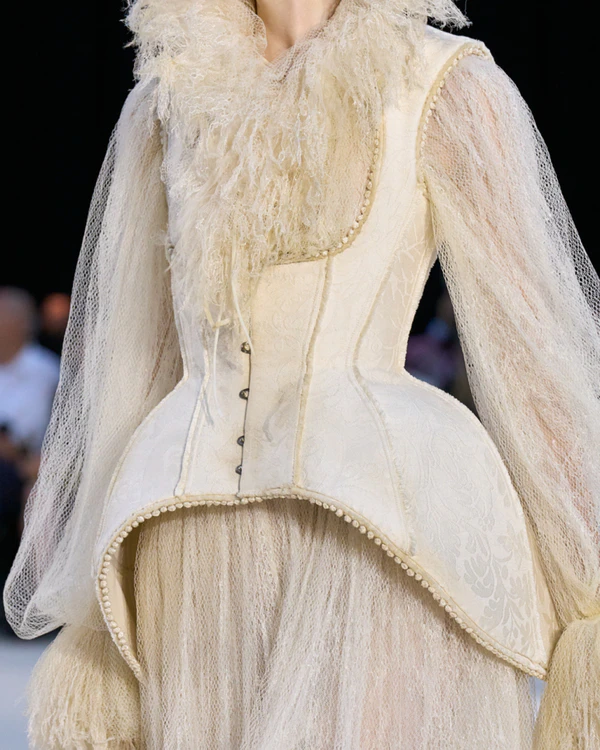 <a href="https://www.ashistudio.com/couture-fw-2026-27/#top">Ashi Studio</a>