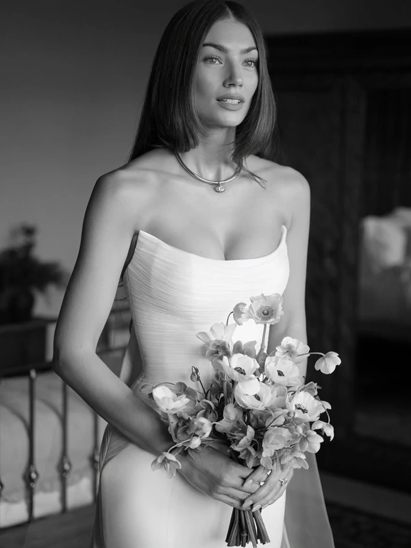 <a href="https://www.instagram.com/p/DVtg1ftjIlr/?img_index=1">Kelly Dawn</a>, Photography: <a href="https://www.instagram.com/katarinafedora/">Katarina Fedora</a>