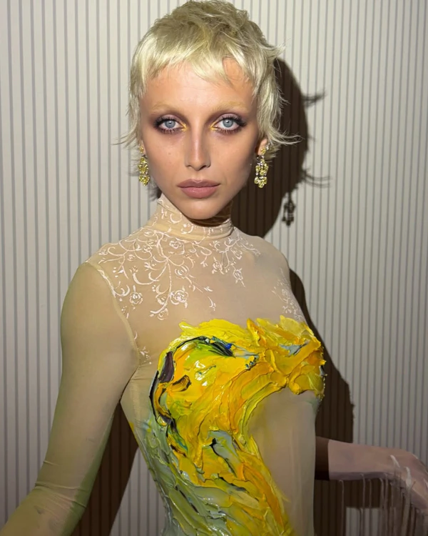 <a href="https://www.instagram.com/emmachamberlain/">Emma Chamberlain</a> for <a href="https://www.instagram.com/muglerofficial/">Mugler</a>, Content: <a href="https://www.instagram.com/p/DX7xHXMD84s/">Lily Keys</a>