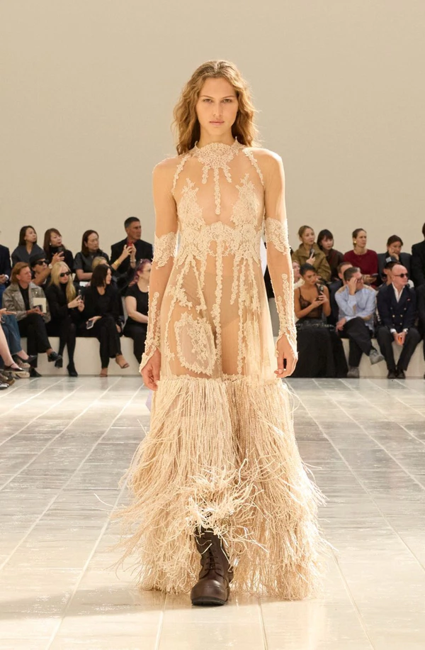 <a href="https://www.balenciaga.com/en-gb/summer-27?start=60">Balenciaga</a>