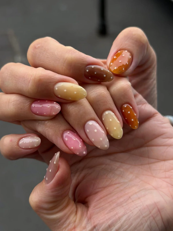 <a href="https://www.instagram.com/p/DYiNvd2CC3D/?img_index=1">Chummy Nails</a>