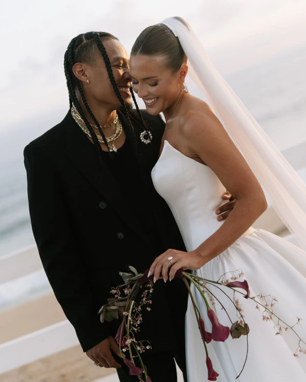 A Sculptural Golden Hour Wedding Along the Cliffs of Cabo