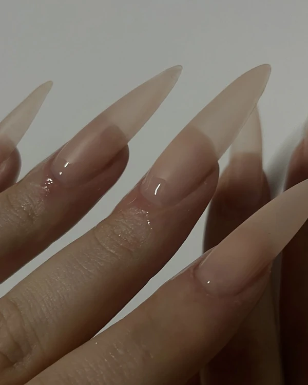 <a href="https://www.instagram.com/p/DFnu9Z9CwuQ/?img_index=2">Bibbi Nails</a>