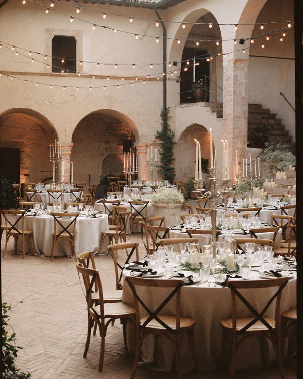 A Romantic Wedding Amidst the Rolling Hills of Umbria — photo 2