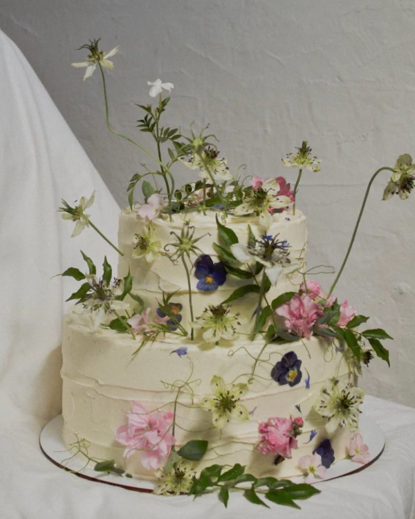 25 Spring-Inspired Wedding Cakes — photo 1