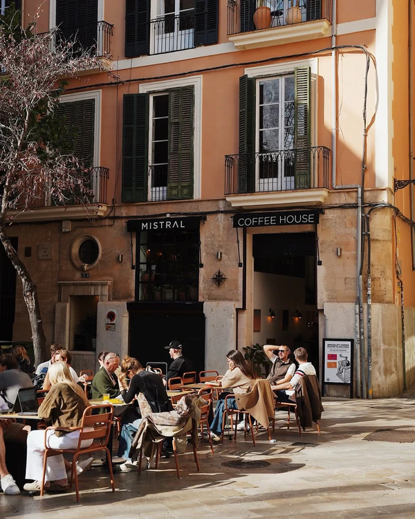 <a href="https://www.instagram.com/p/DVDZejiiM0G/?img_index=1">Mistral Coffee House</a>