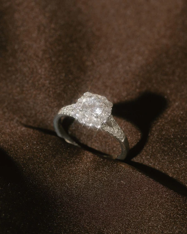 A Guide to the Chicest Engagement Ring Styles & Cuts