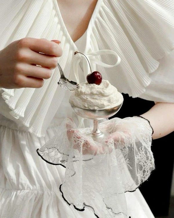 40 Fashionable Food-Infused Wedding Photography Ideas That Serve Style