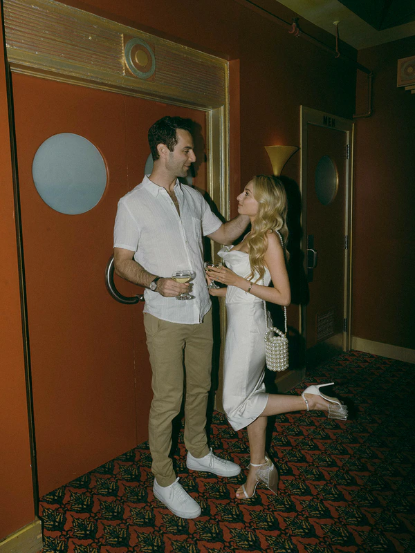 Ultra-Chic Editorial in the Theater — photo 7
