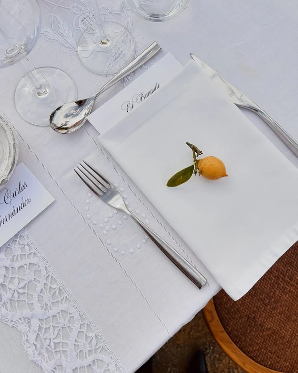 40 Place Settings Trends in 2025 to Transform Your Wedding Table