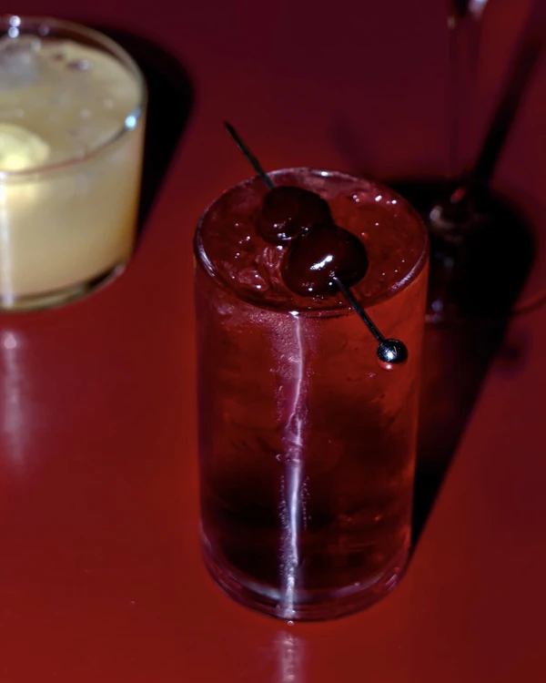 40 Trendy Ideas for Serving Your Wedding Cocktails