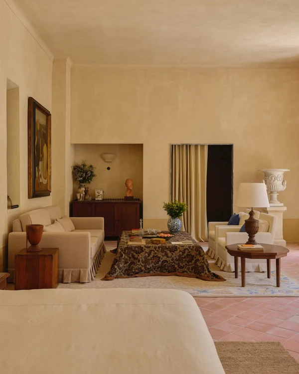 <a href="https://www.instagram.com/p/DWgtc2cDM4c/?img_index=4">Hôtel du Couvent</a>, Photography: <a href="https://www.instagram.com/giulioghirardistudio/">Giulio Ghirardi</a>, <a href="https://www.instagram.com/adriannaglaviano/">Adrianna Glaviano</a>