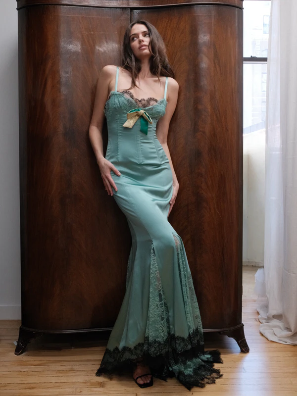 Where to Source the Coolest Archival Designer Dresses for Weddings and Events — photo 1