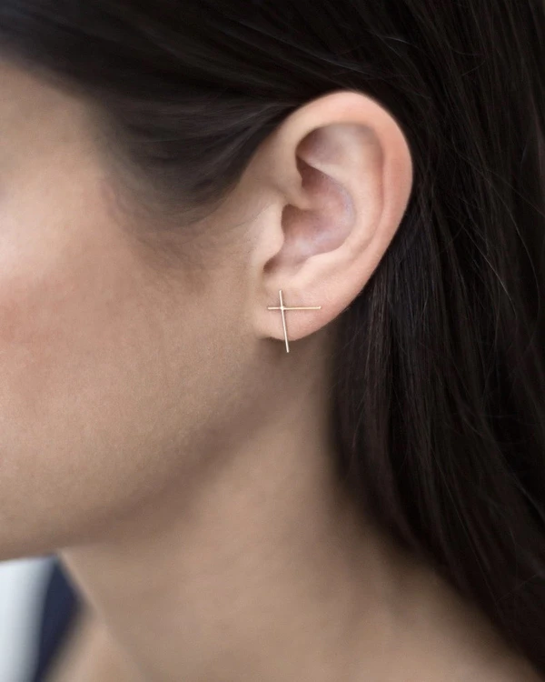 Minimalist Earrings to Compliment Your Wedding Look