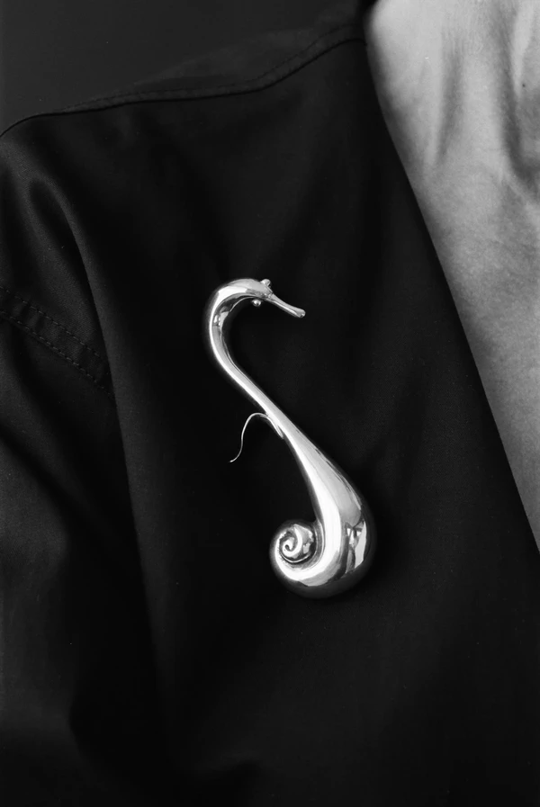 <a href="https://www.sophiebuhai.com/products/swan-brooch?srsltid=AfmBOoq3v0BdVPkNbxQfOJlQK8zYhbUucjZq0xK0jKxHqOlo7VG7Ftyl">Sophie Buhai</a>