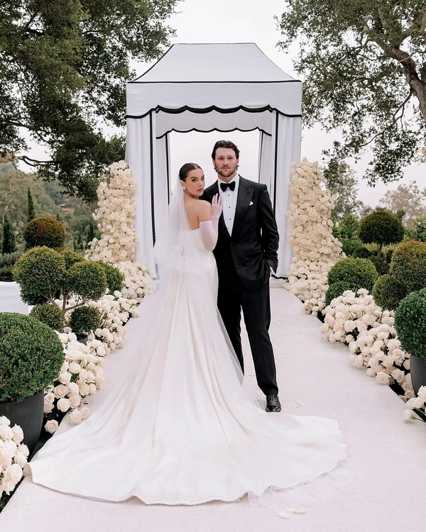 Hailee Steinfeld and Josh Allen Tie the Knot in a Stunning Santa Barbara Wedding — photo 2