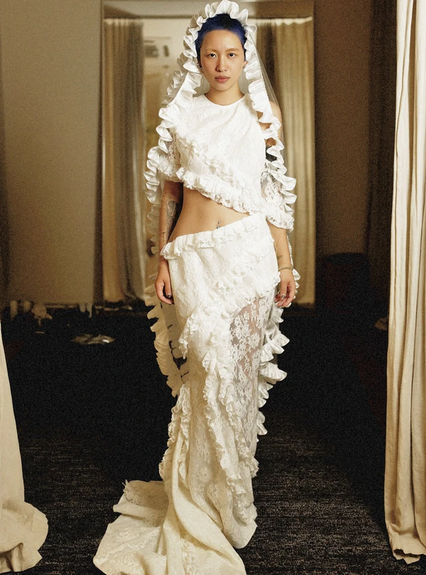 <a href="https://www.instagram.com/p/DIymgWDg3-G/?img_index=1">R.l.e Bride</a>