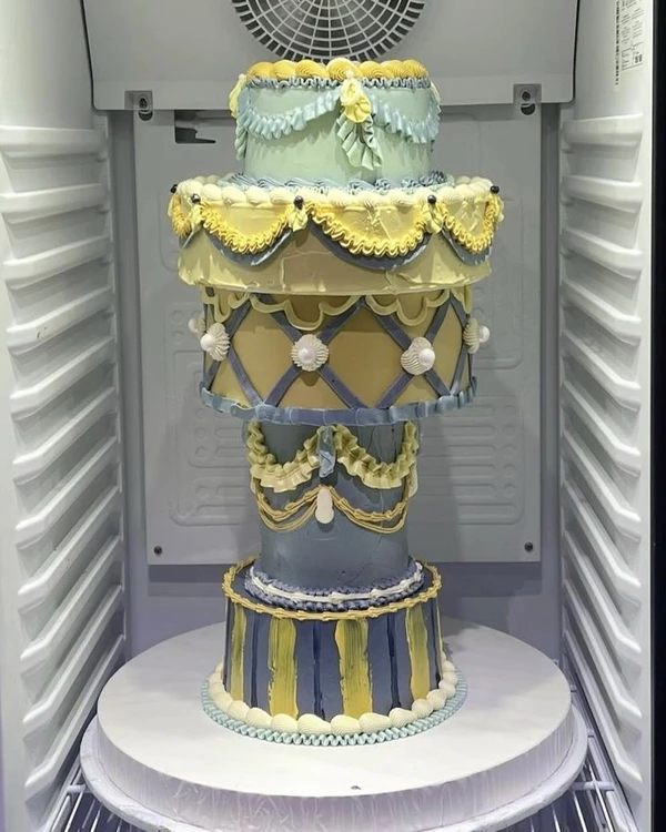 Trend: Stacked Wedding Cakes