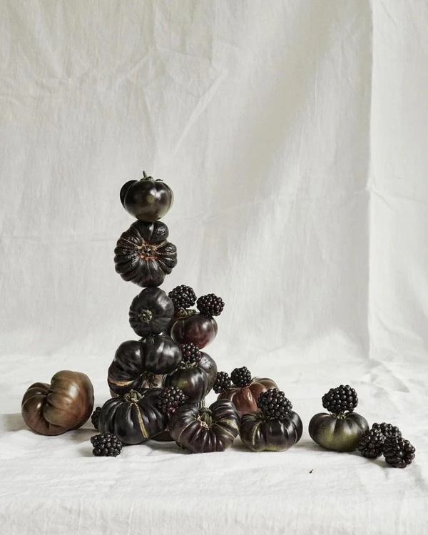 35 Artistic Fruit & Vegetable Centerpiece Arrangements
