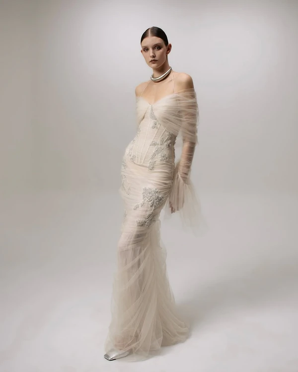 30 Chic Bridal Dresses Perfect for an Italian Wedding