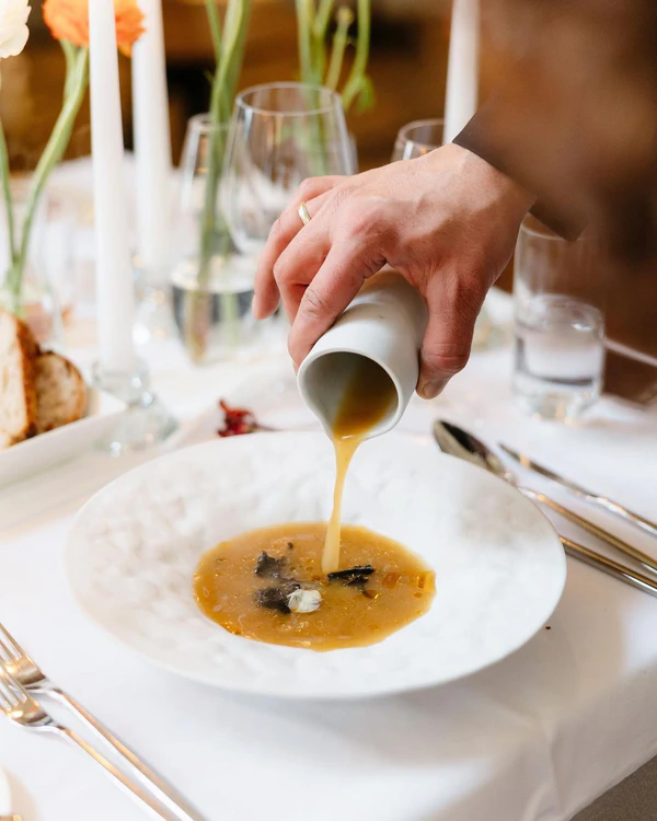 How to Entertain Your Wedding Guests?