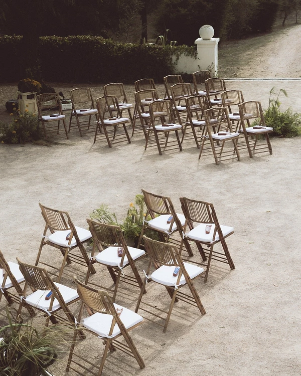 A Vibrant Retro Wedding in a Charming Portugese Castle