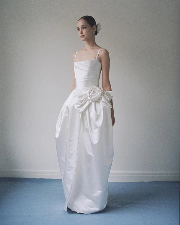 <a href="https://www.instagram.com/marrowbridal/p/DWeC-fgjjX-/">Marrow</a>