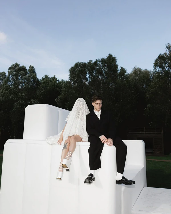 10 Photographer-Backed Wedding Portrait Pose Ideas to Save to Your Mood Board