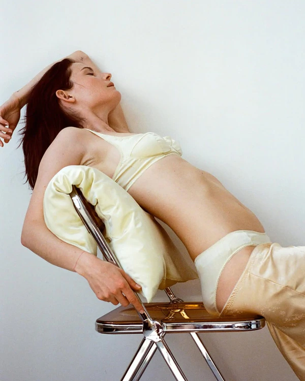 <a href="https://www.instagram.com/araksofficial/p/DKMvap9OB27/?img_index=3">Araks</a>, Photography: <a href="https://www.instagram.com/annie_powers/">Annie Powers</a>