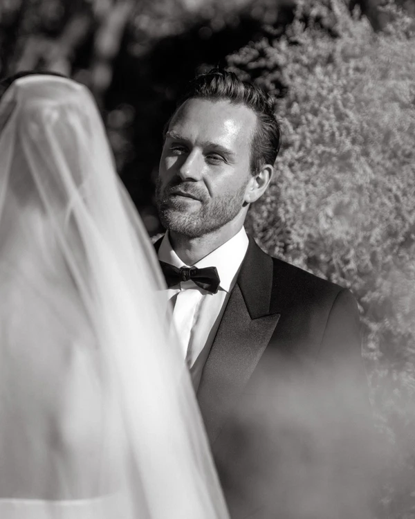 From Roman Garden Romance to a Red-Lit Nightclub at This Villa Aurelia Wedding