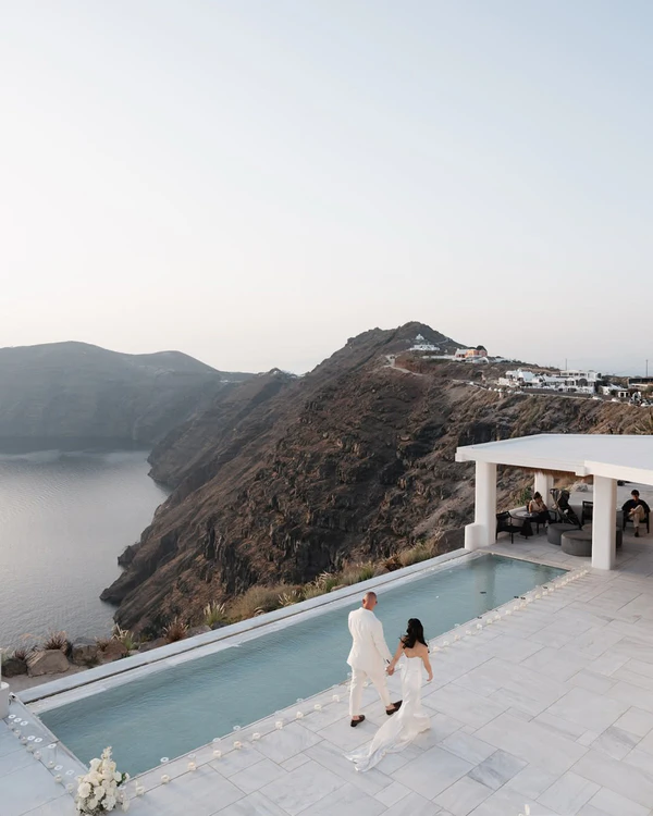 <a href="https://www.instagram.com/p/DMxDoldtj20/?img_index=1" target="_blank">Rocabella Santorini, Photography: Anémotion</a>