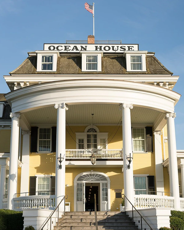 <a href="https://www.instagram.com/p/DWwTe7cDTc4/?img_index=1">Ocean House</a>, Photography: <a href="https://www.instagram.com/brookenashphoto/">Brooke Nash</a>