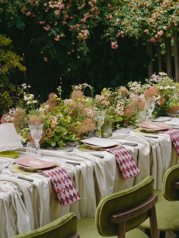 <a href="https://www.instagram.com/britlynsimonefloral">Britlyn Simone</a>, Photography: <a href="https://www.instagram.com/albanykatz/">Albany Katz</a>