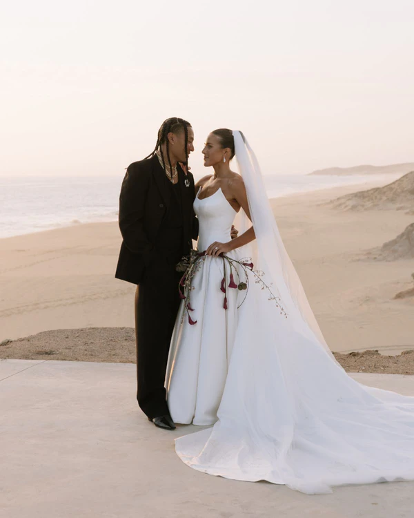 A Sculptural Golden Hour Wedding Along the Cliffs of Cabo