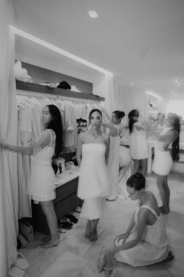Pastel Florals, Golden Arches & a Dance-Filled Night at This Menorca Quarry Wedding