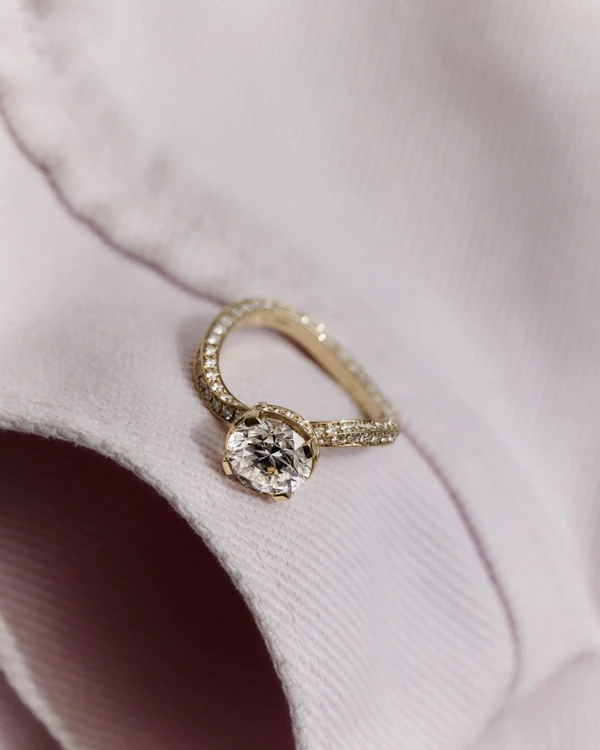 30 Expert Tips for Diamond Engagement & Wedding Ring Shopping