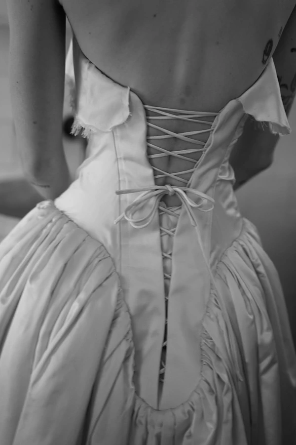 A Fever Dream Lisbon Wedding Where Art & History Collide at Palácio do Grilo