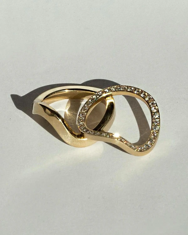 Trend: Wavy Bands