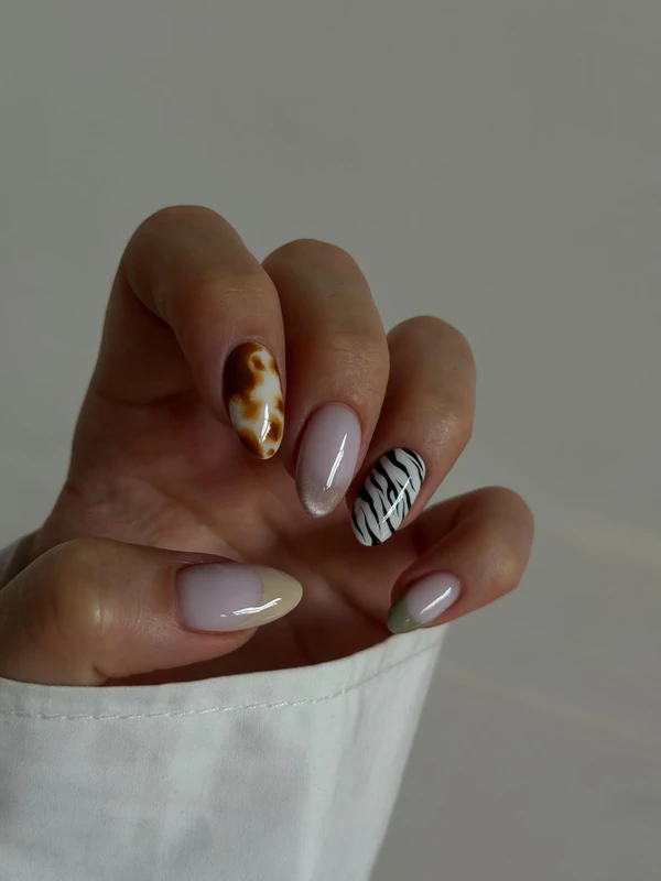 <a href="https://www.instagram.com/p/DaJVcD8iIpB/?img_index=5">Chummy Nails</a>
