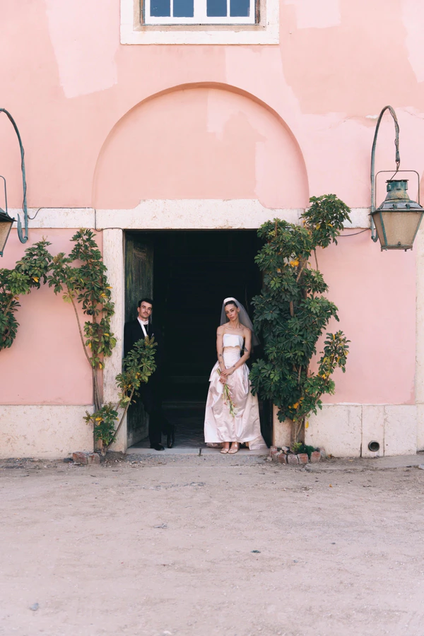 A Fever Dream Lisbon Wedding Where Art & History Collide at Palácio do Grilo