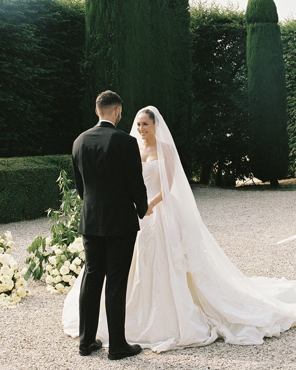A Vintage-Infused Verona Wedding Dripping With Roses, Silk & Italian Romance