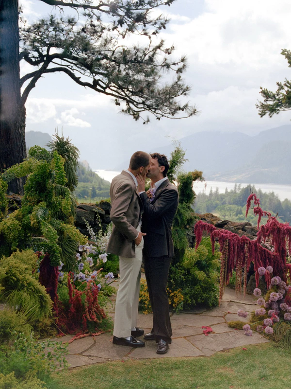 A Guide to Planning a Wedding for Couples Who Hate Being the Center of Attention — photo 1