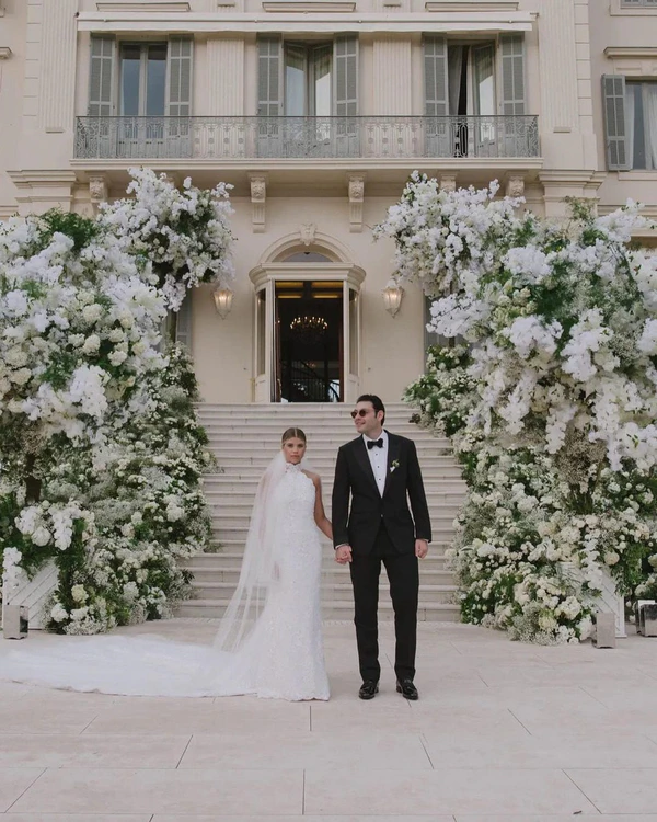 3 Chanel Dresses, a Hotel on the Cote d'Azur and Other Details of Sofia Richie's Wedding — photo 1