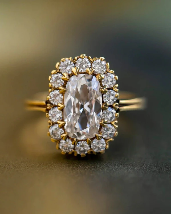 50 Iconic Vintage Engagement Ring Styles & Cuts