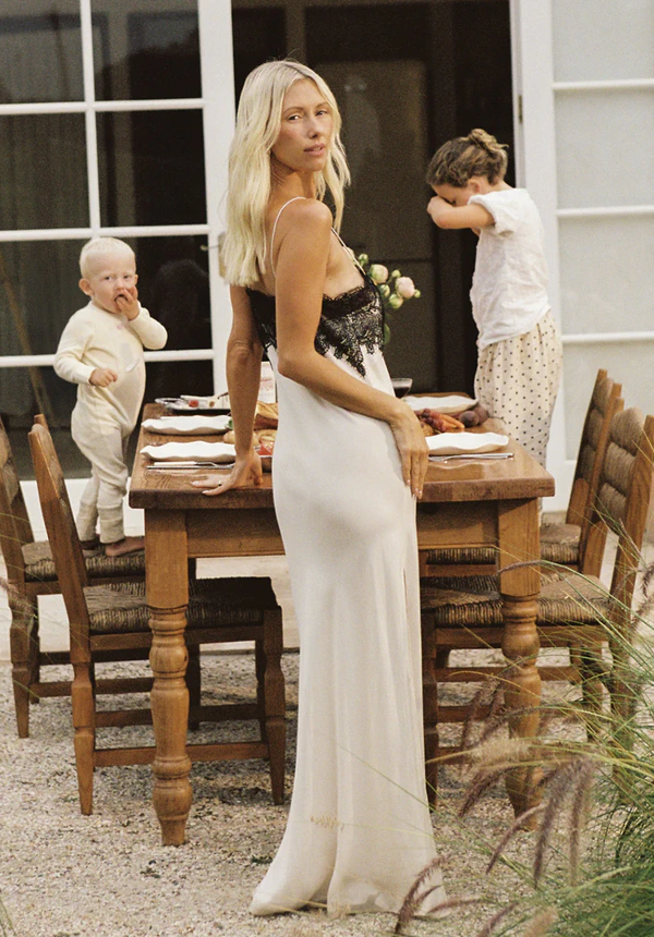 <a class="underline underline underline-offset-2 decoration-1 decoration-current/40 hover:decoration-current focus:decoration-current" href="https://dissh.com/products/mina-straw-cupro-lace-dress">DISSH Mina Straw Cupro Lace Midi Dress</a>, $283