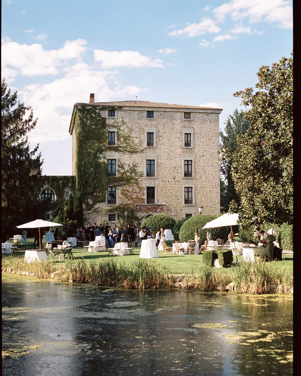 A Unique Fusion of Italian, Spanish & Chinese Cultures in this Chic Madrid Garden Wedding