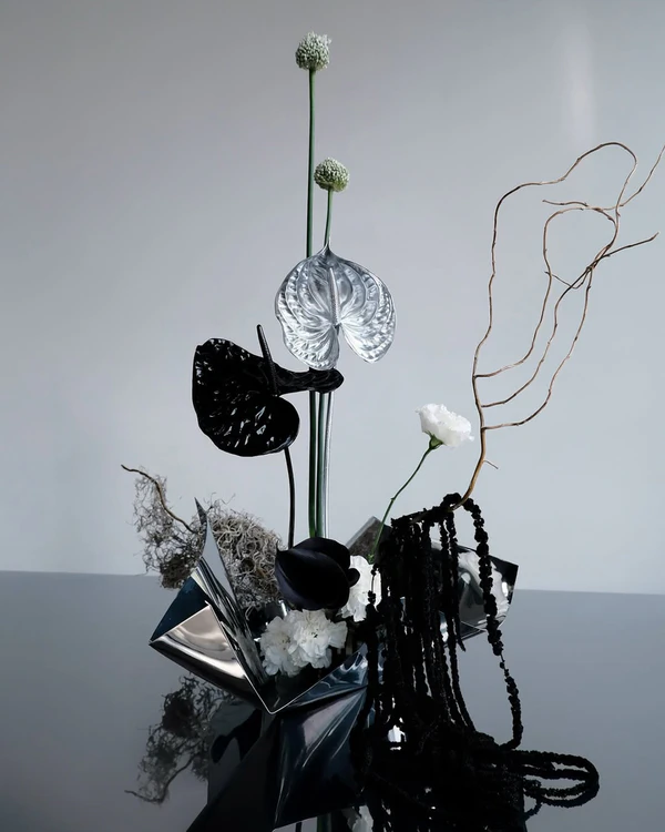 Trend: Chrome Blooms