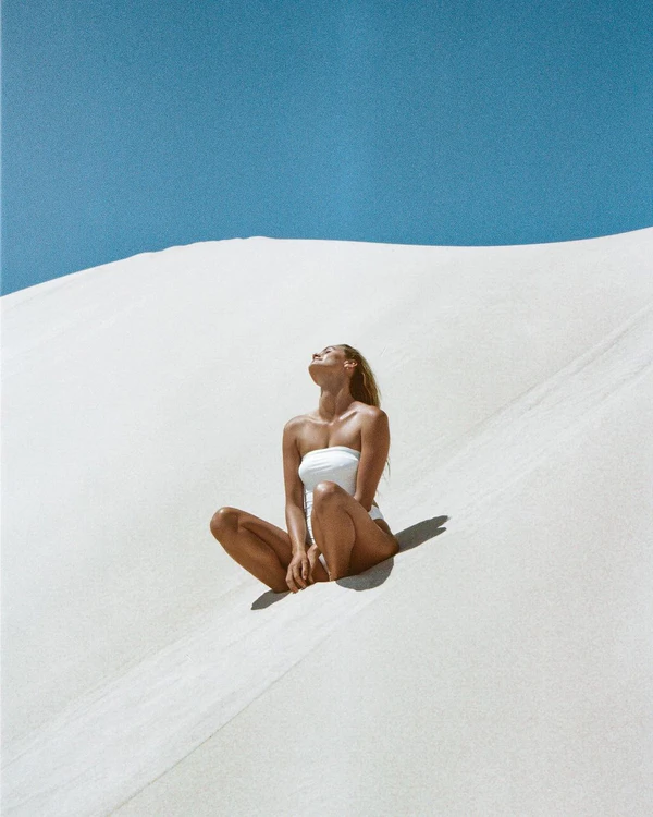 Top Body Shimmers for a Stunning Summer Glow — photo 1