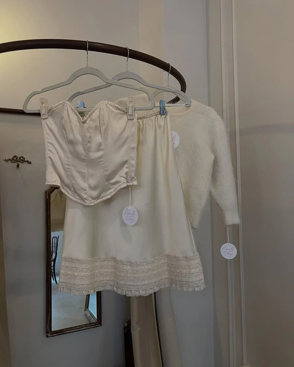 <a href="https://www.instagram.com/p/DO31BdWjPpZ/?img_index=1">Kanelle Vintage</a>