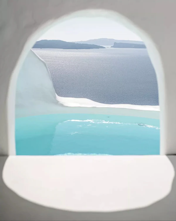 <a href="https://www.instagram.com/p/C7ETuyLPWLx/" target="_blank">Katikies Santorini</a>